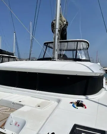 Fancy Sailing ספינת מלון אתונה