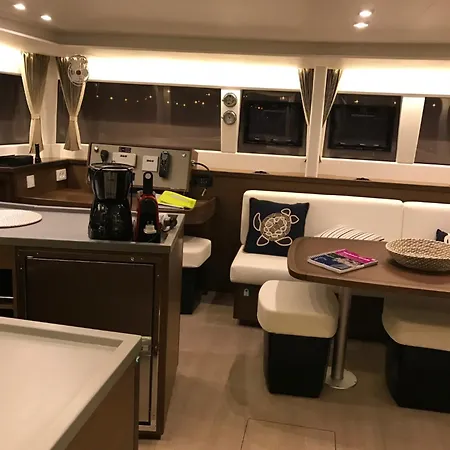 ספינת מלון Fancy Sailing *