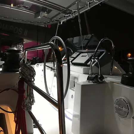 Fancy Sailing ספינת מלון אתונה