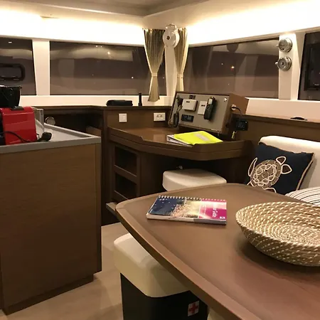 Botel Fancy Sailing Atene