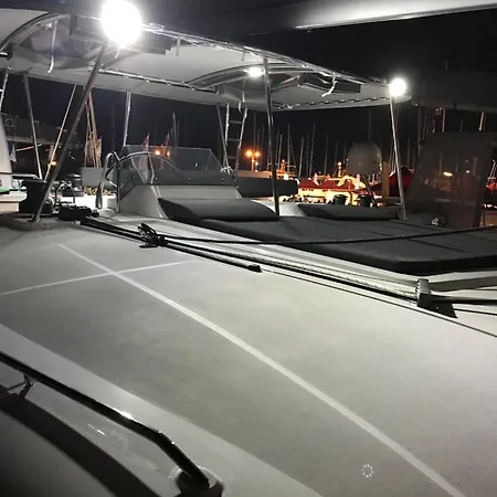 Fancy Sailing Botel Atene